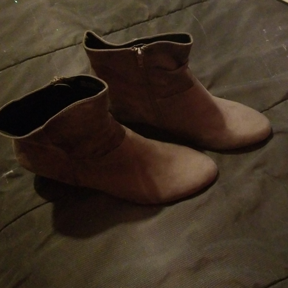 Soft to the touch Gray Low Heeled Boots